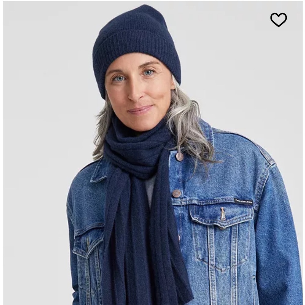 NEW Women's Charter Club Bright Admiral Navy Cuffed Beanie NWT - Picture 2 of 3